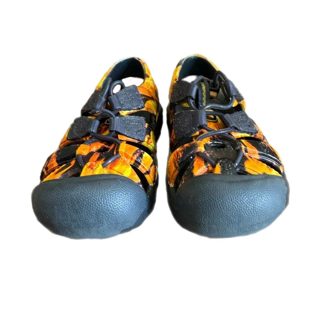 Keen size yellow